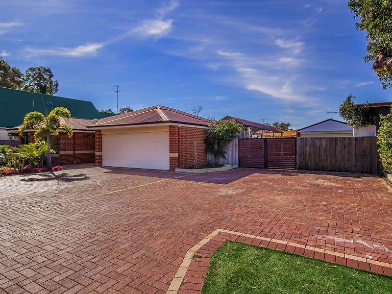 17 CLEOPATRA Drive, COODANUP WA 6210, Coodanup - Thumbnail 2