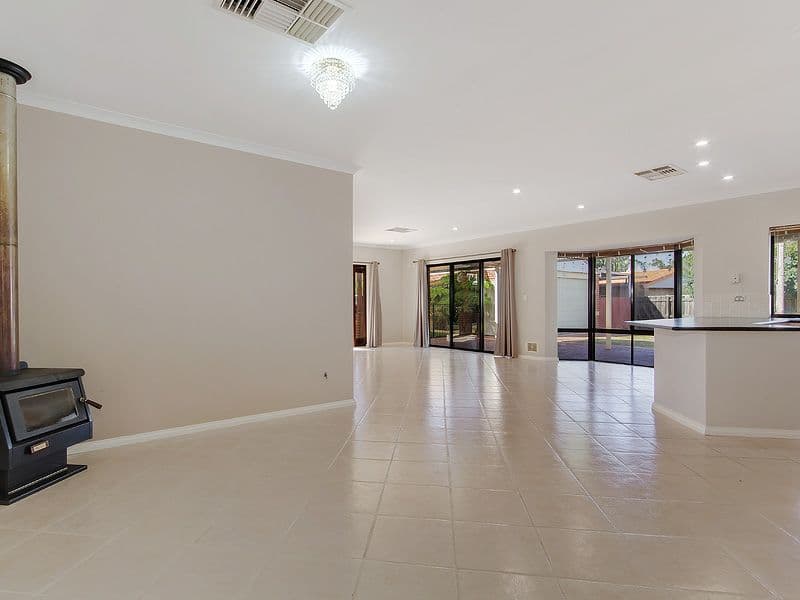 17 CLEOPATRA Drive, COODANUP WA 6210, Coodanup - Thumbnail 3