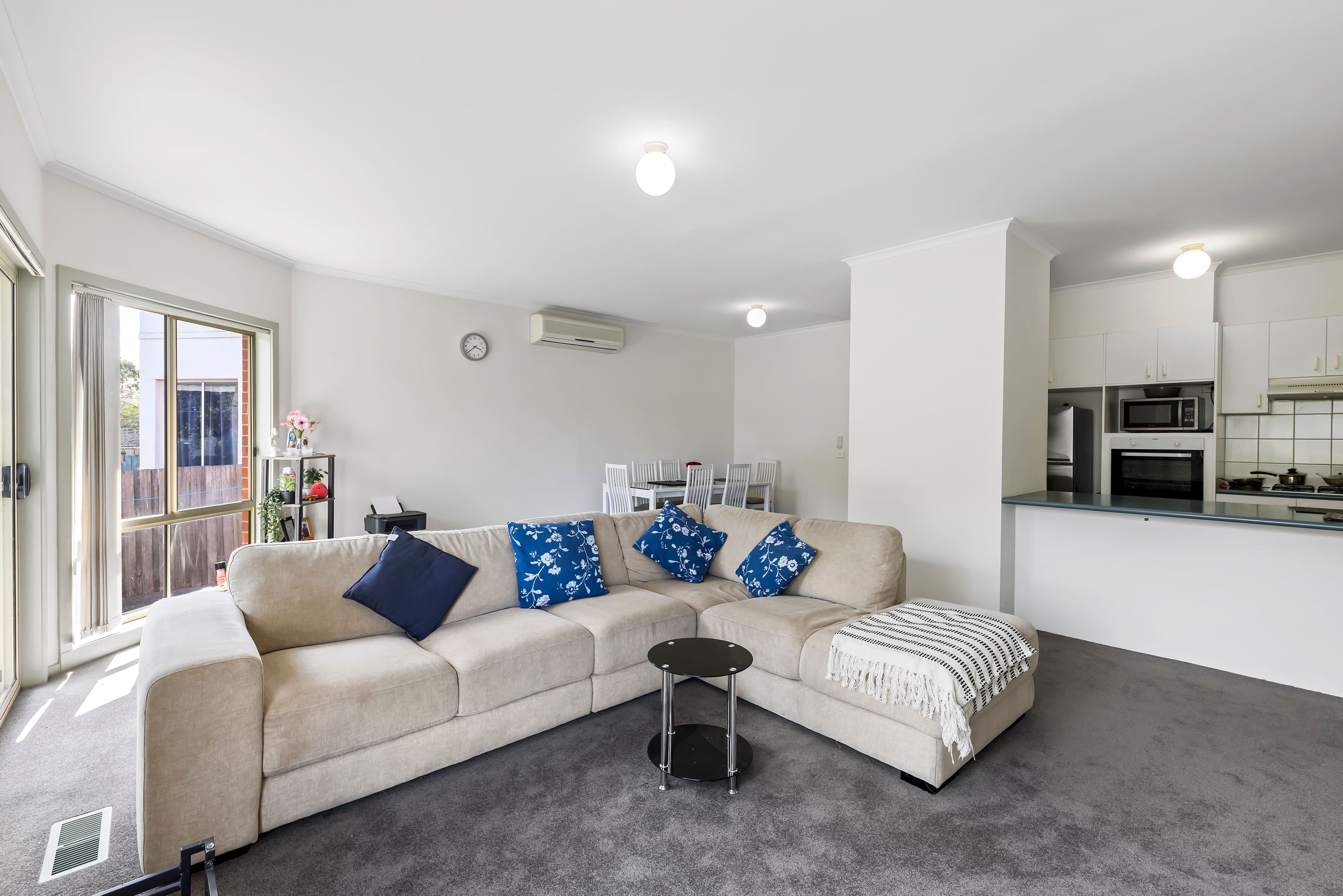 27 The Quadrangle, Glen Waverley VIC 3150, Glen Waverley - Thumbnail 2