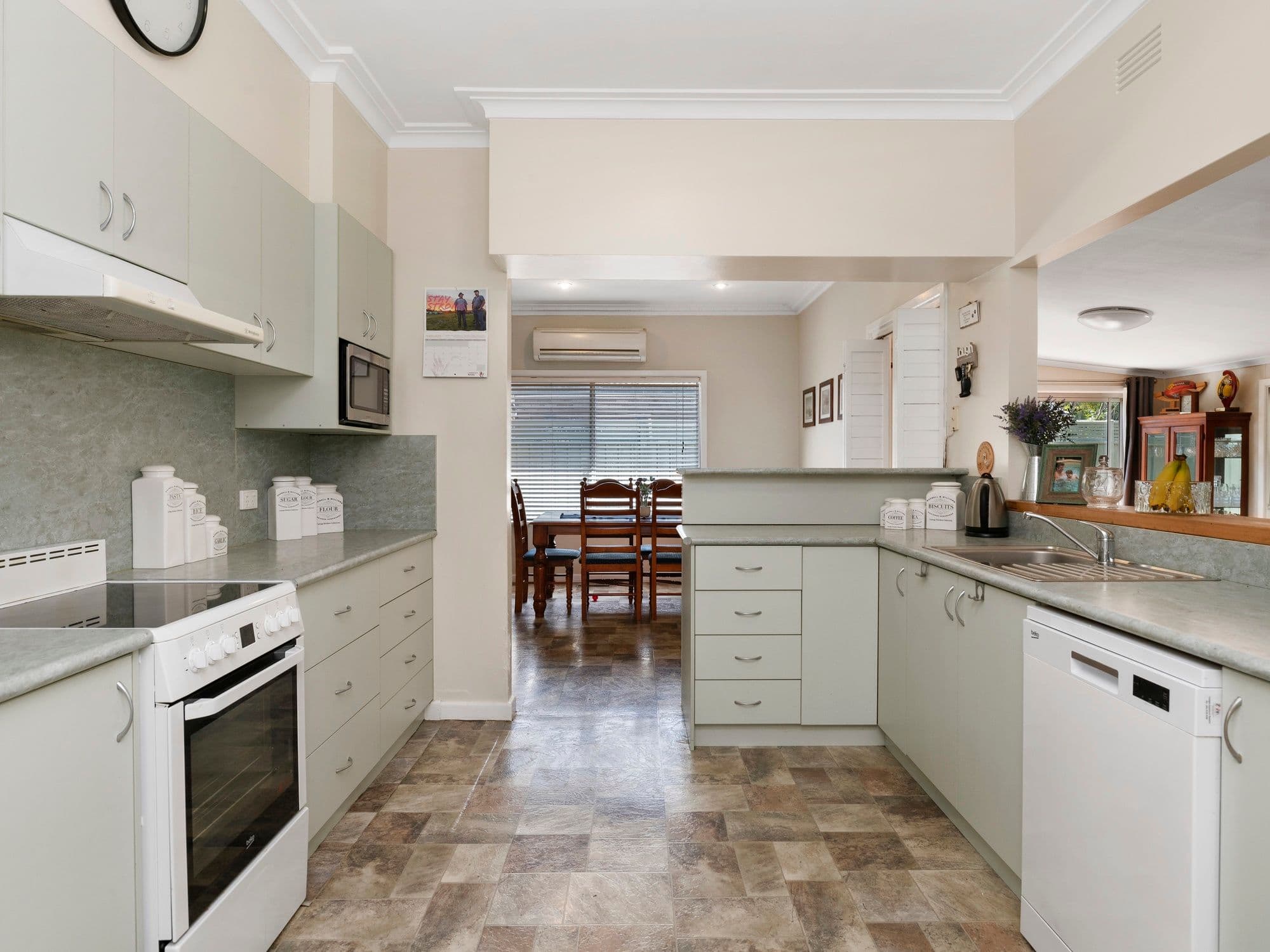 64 Coish Avenue, Benalla VIC 3672, Benalla - Thumbnail 3