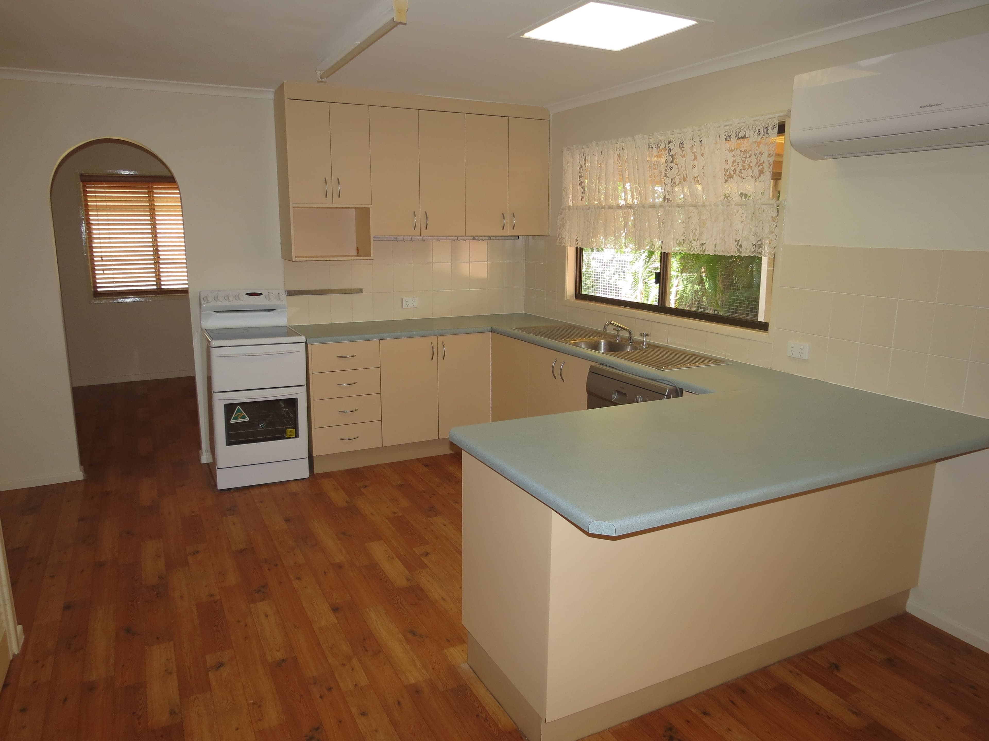 4 Morse Street, Emerald QLD 4720, Emerald - Thumbnail 2