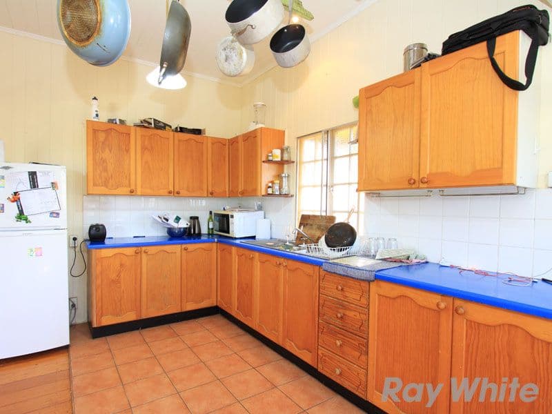75 Lanham Avenue, GRANGE QLD 4051, Grange - Thumbnail 7
