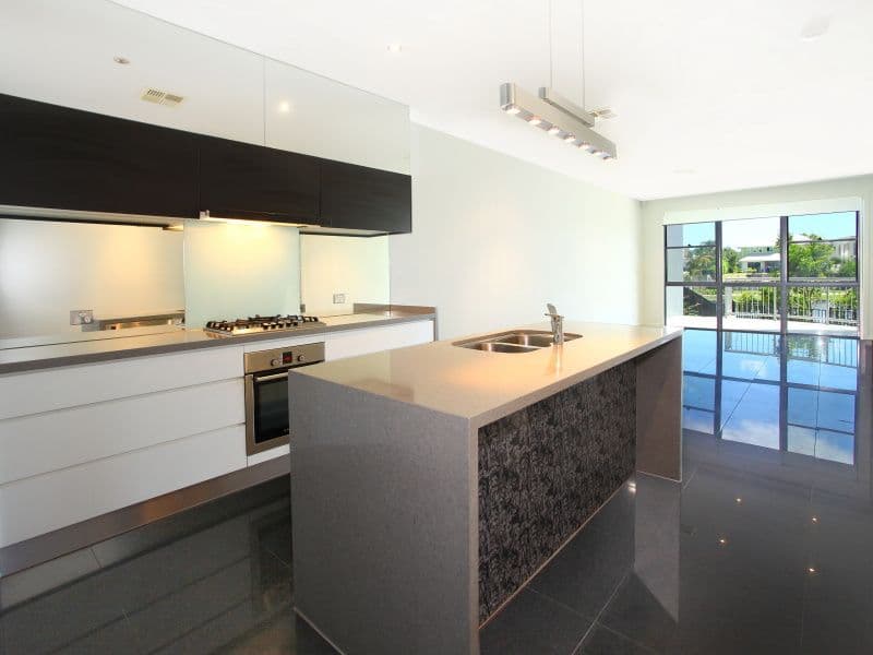 5021 Emerald Island Drive, CARRARA QLD 4211, Carrara - Thumbnail 3