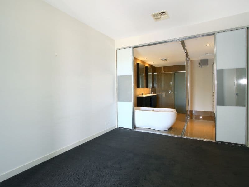 5021 Emerald Island Drive, CARRARA QLD 4211, Carrara - Thumbnail 8