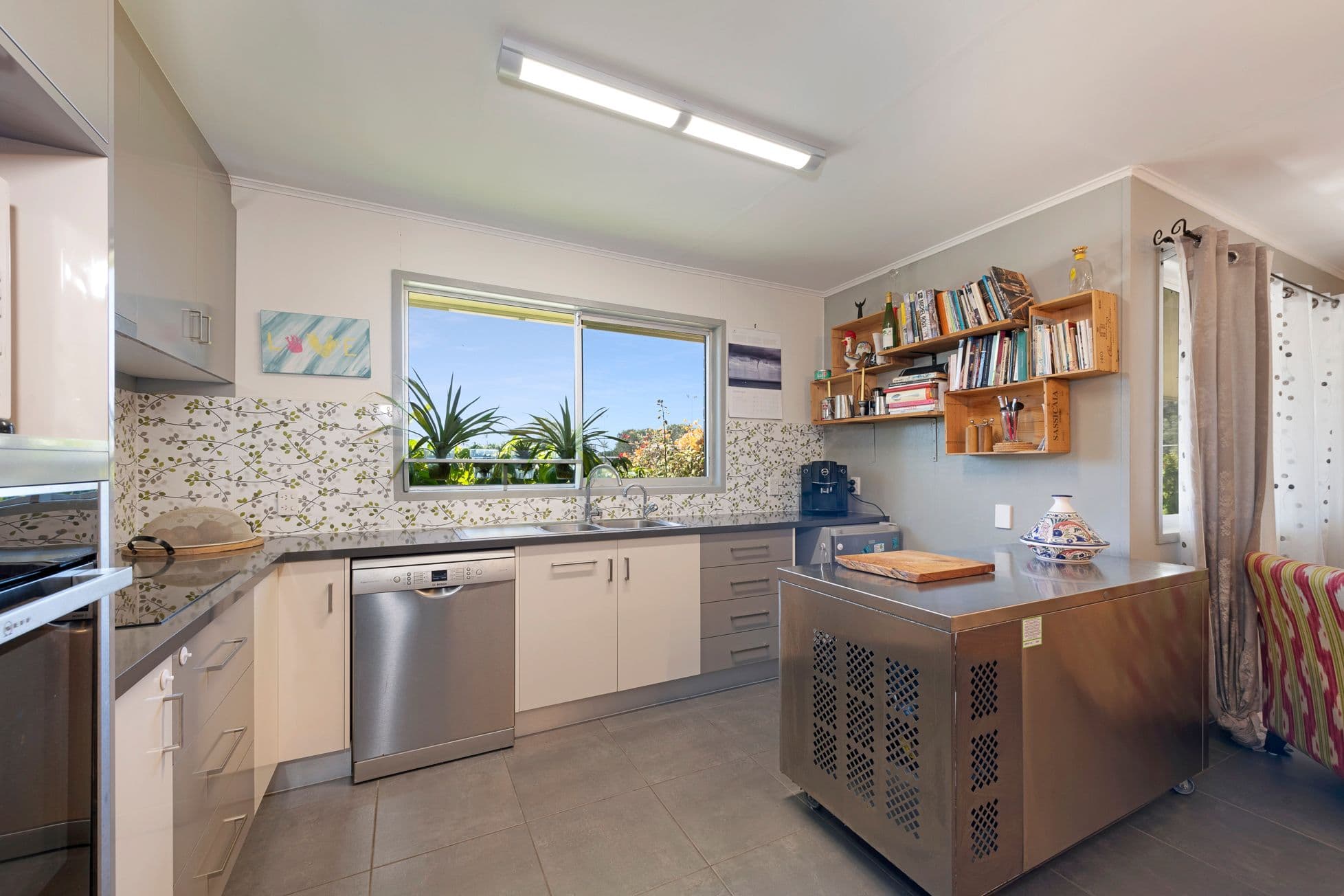37 Club Avenue, Moore Park Beach QLD 4670, Moore Park Beach - Thumbnail 6