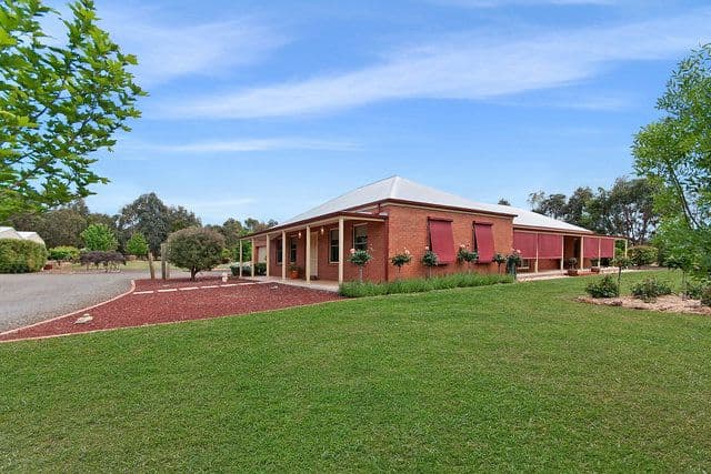 127 Leura Lane, Hamilton VIC 3300, Hamilton - Thumbnail 2