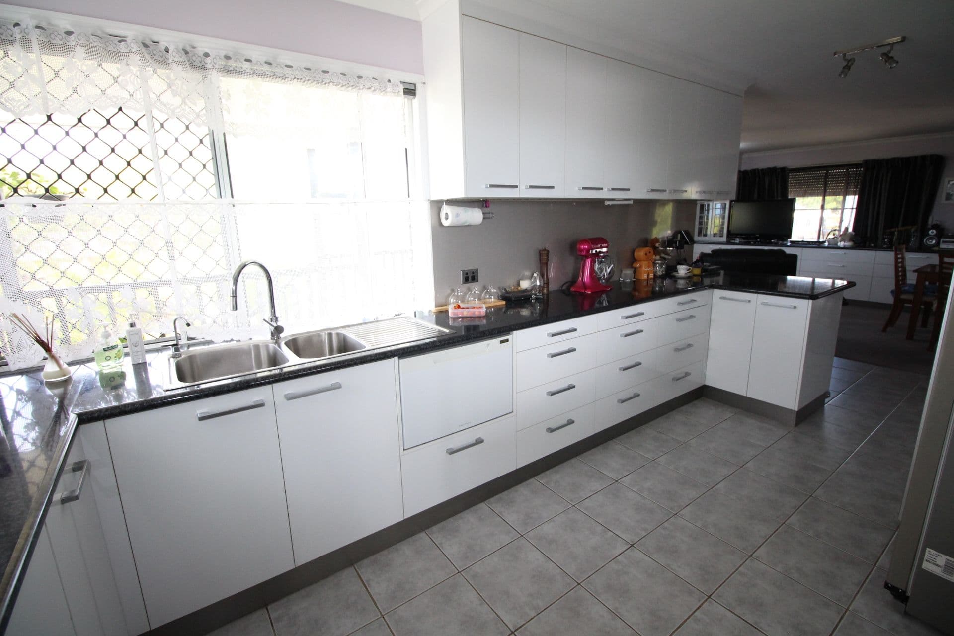14 Penfold Street, Sarina QLD 4737, Sarina - Thumbnail 2