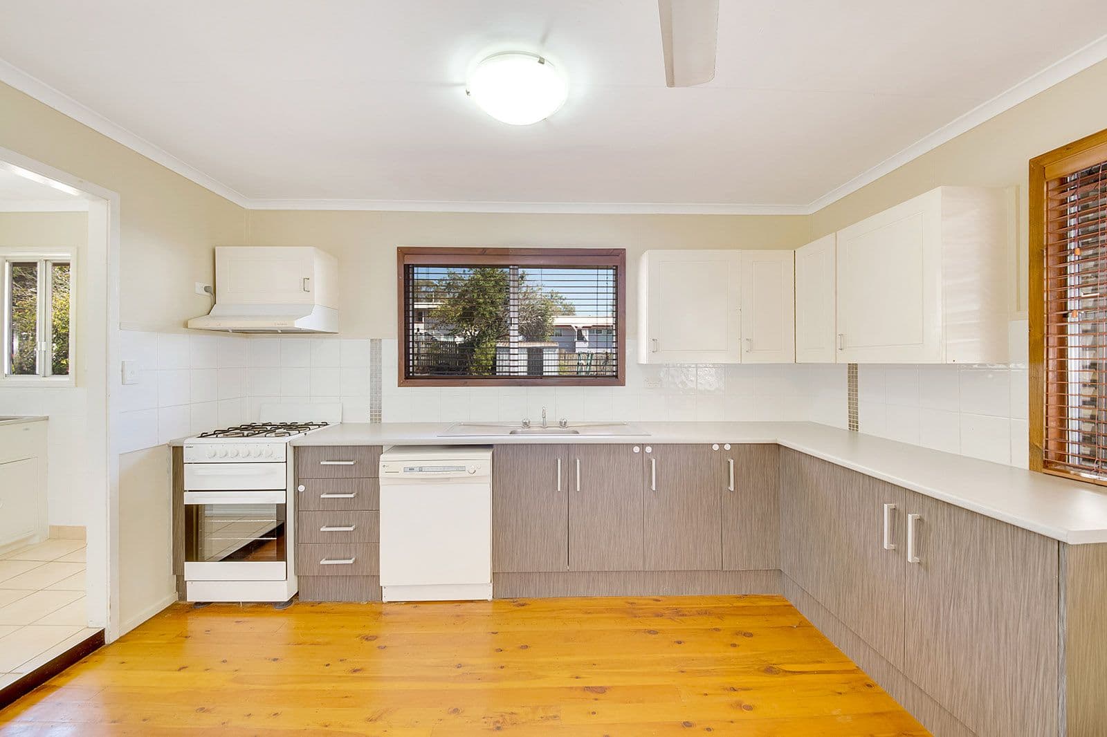 26 Squire Street, Toolooa QLD 4680, Toolooa - Thumbnail 3