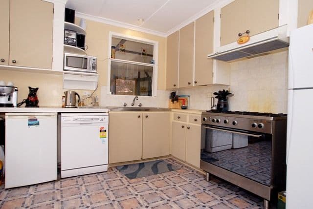 137 Shaws Road, WERRIBEE VIC 3030, Werribee - Thumbnail 2