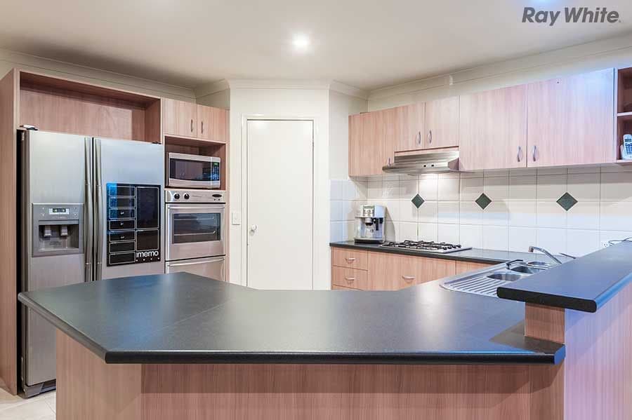 76 McCubbin Drive, Taylors Lakes VIC 3038, Taylors Lakes - Thumbnail 3