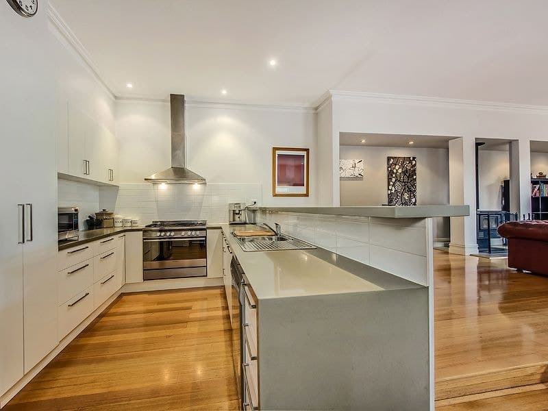 24 Buckingham Street, Footscray - Thumbnail 3