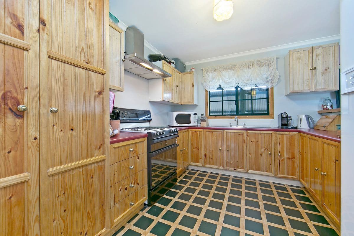 6 The Crescent, NURIOOTPA SA 5355, Nuriootpa - Thumbnail 2