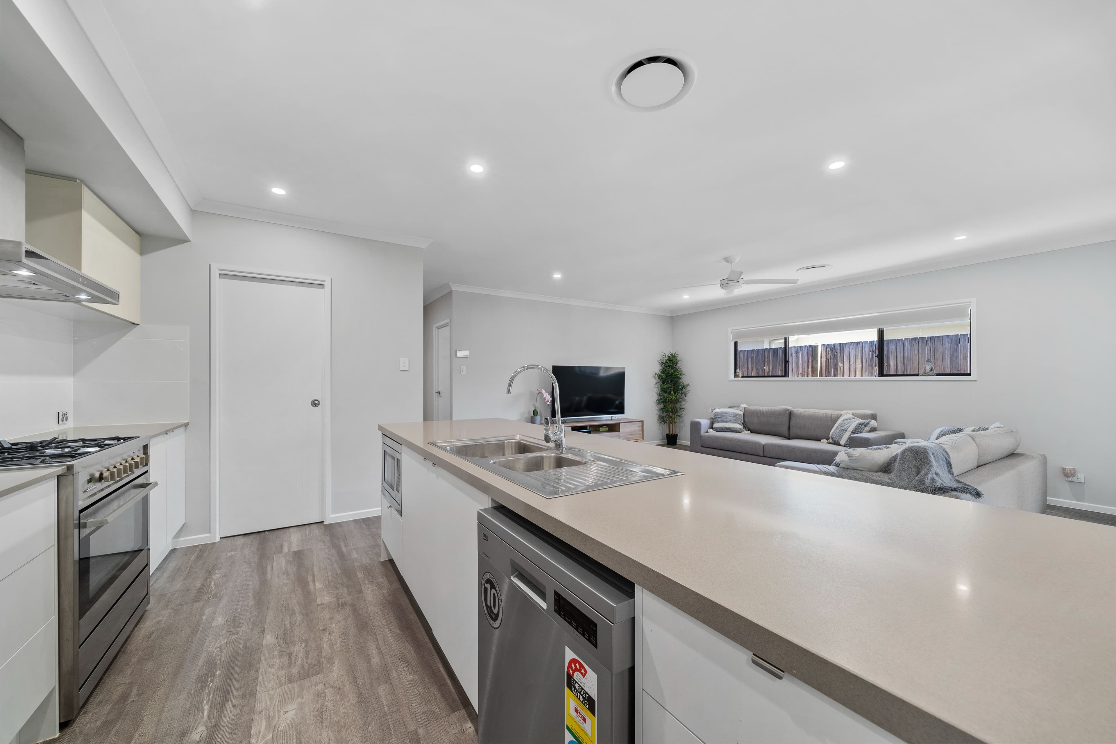 3 Jade Place, Greenbank QLD 4124, Greenbank - Thumbnail 6