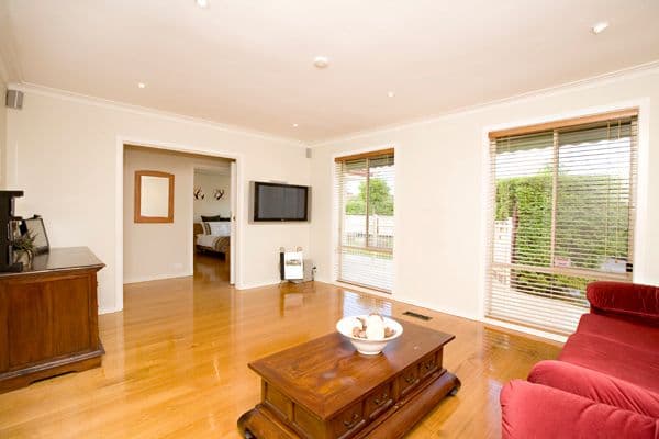 6 Gilbert Court, MOUNT WAVERLEY VIC 3149, Mount Waverley - Thumbnail 2