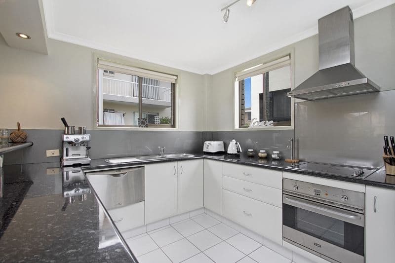 4 'Cascade Lodge' 16 Rosewood Avenue, Broadbeach QLD 4218, Broadbeach - Thumbnail 3