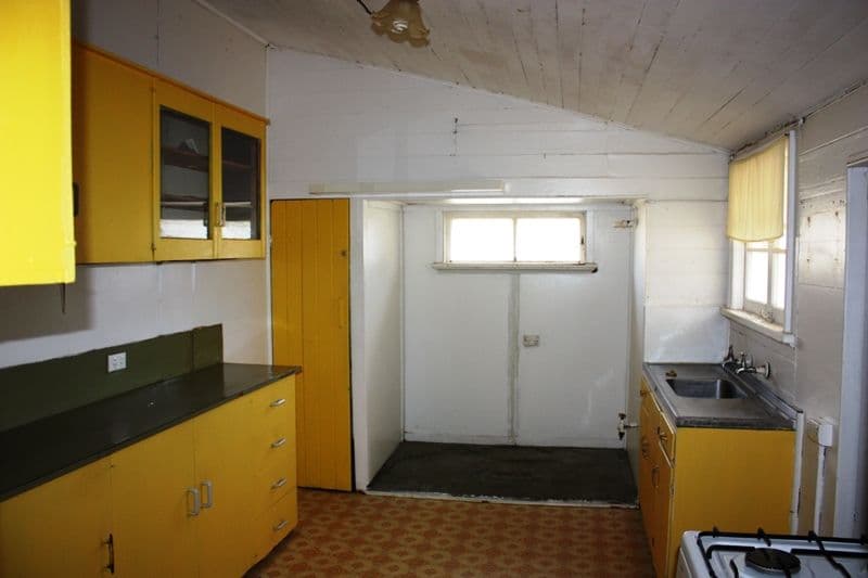 9 Mangerton Street, TOOGOOLAWAH QLD 4313, Toogoolawah - Thumbnail 2