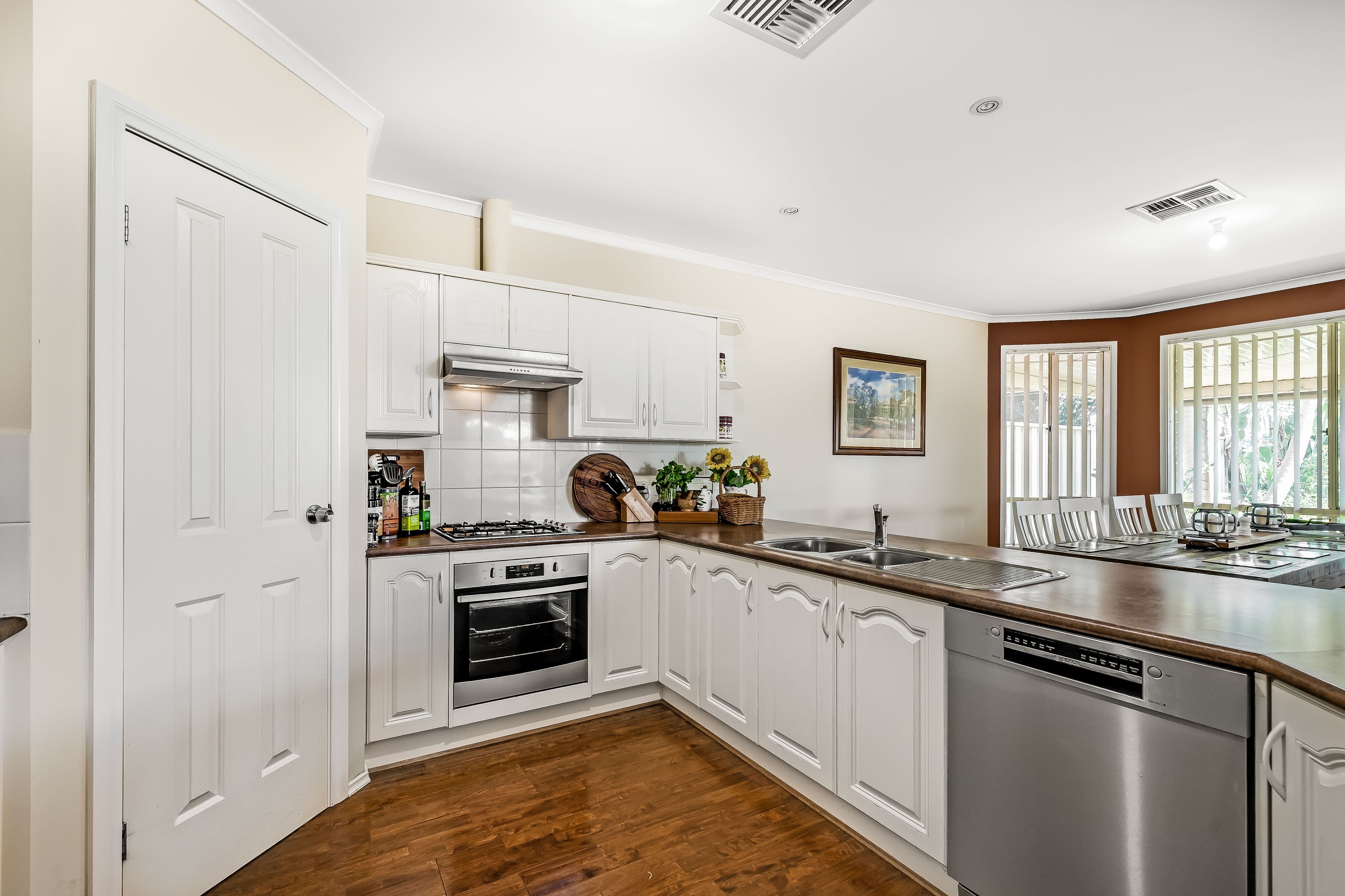 6 Larkdale Avenue, Marion SA 5043, Marion - Thumbnail 3