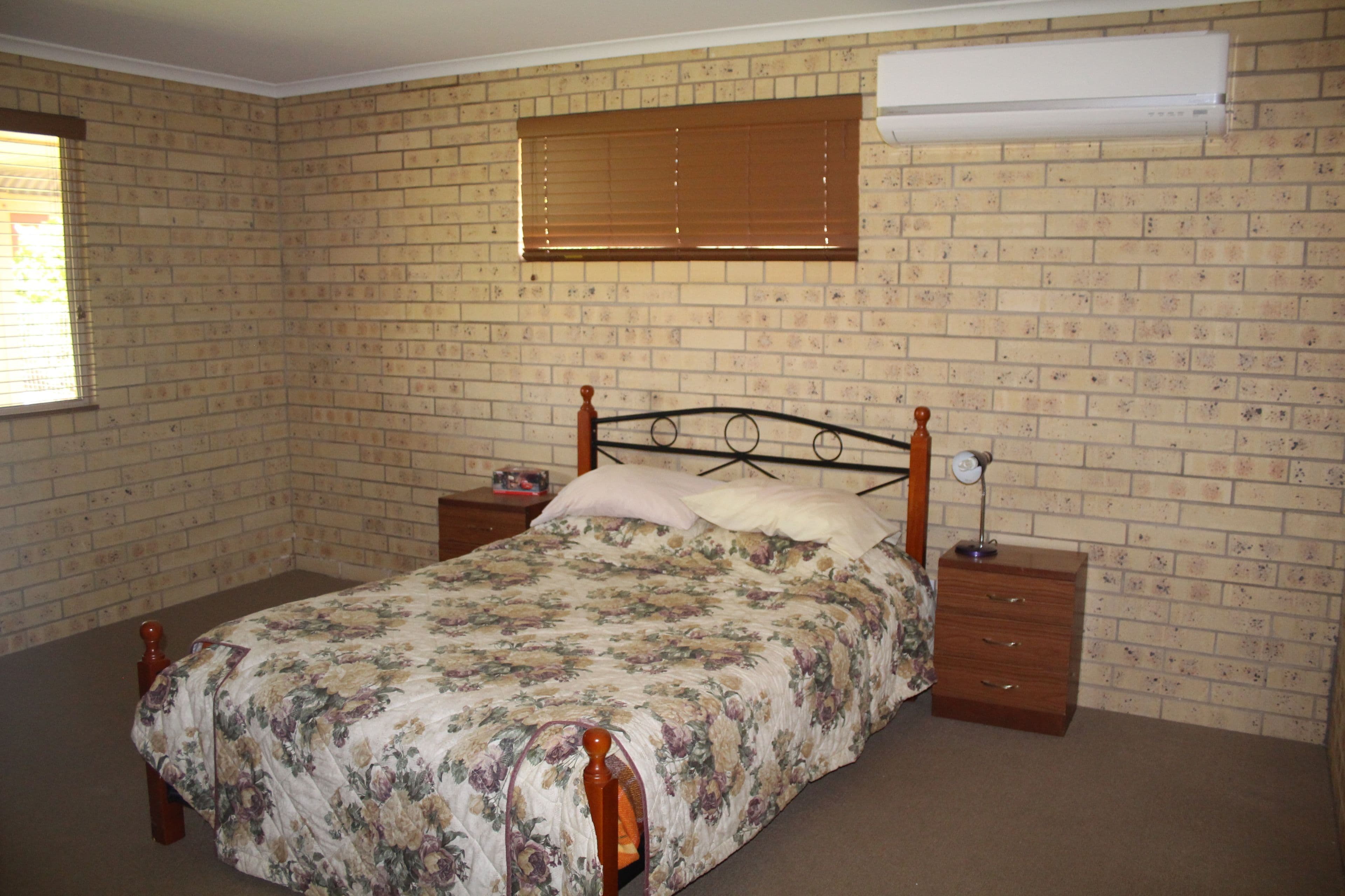 4 Hood Street, Charleville QLD 4470, Charleville - Thumbnail 2