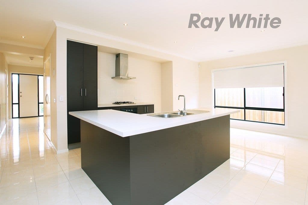 4 Trident Court, SANCTUARY LAKES VIC 3030, Sanctuary Lakes - Thumbnail 2