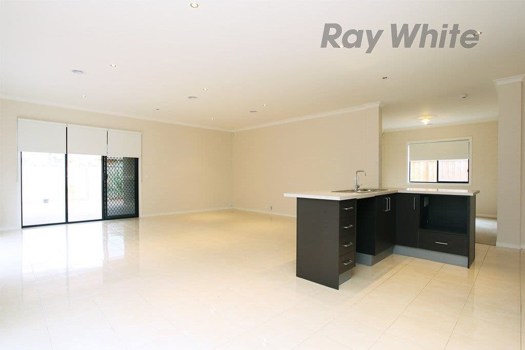 4 Trident Court, SANCTUARY LAKES VIC 3030, Sanctuary Lakes - Thumbnail 3