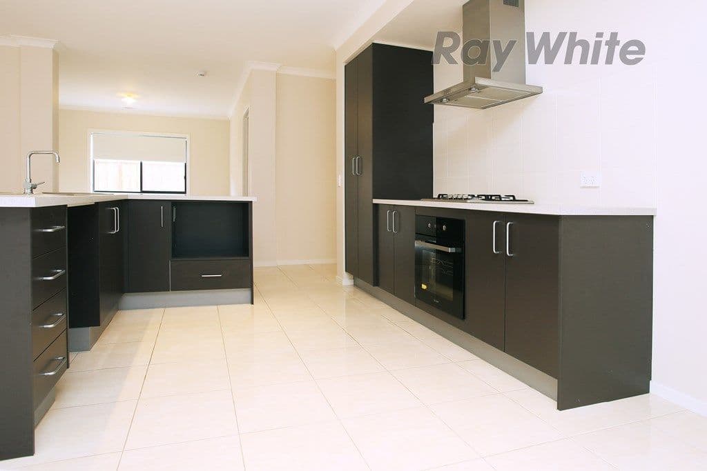 4 Trident Court, SANCTUARY LAKES VIC 3030, Sanctuary Lakes - Thumbnail 4