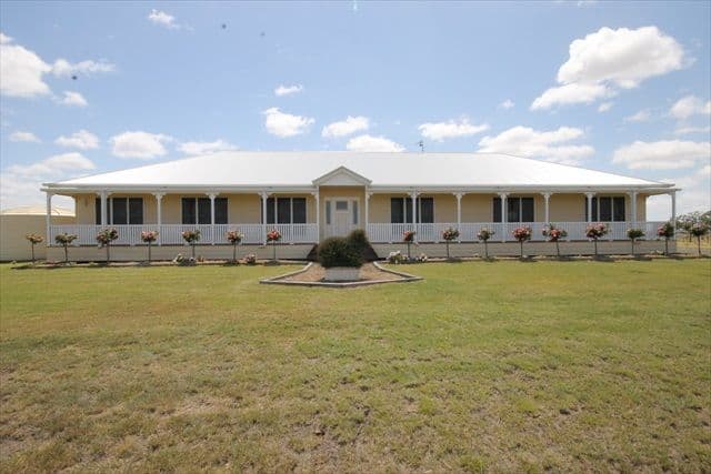 85 Southern Cross Drive, DALBY QLD 4405, Dalby - Thumbnail 2
