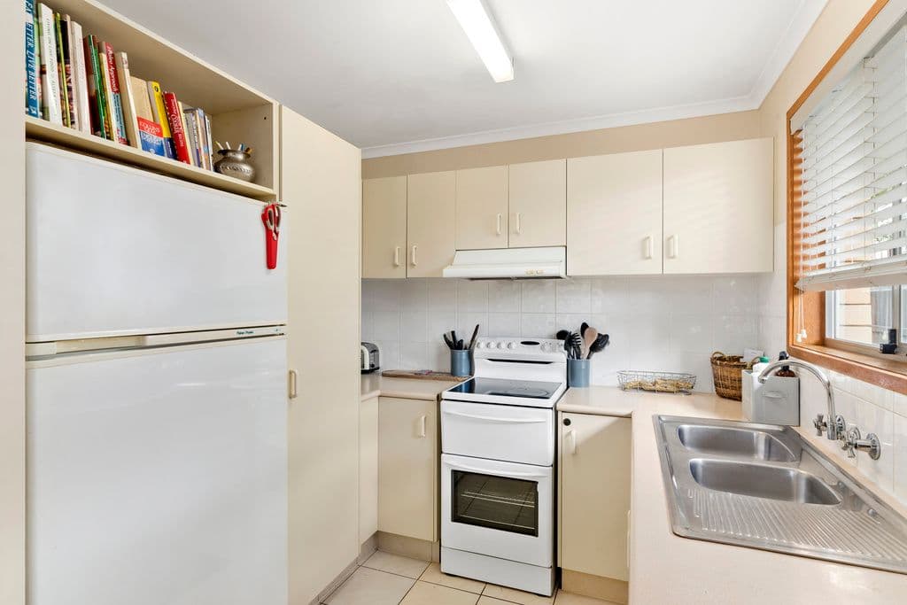 2 Walker Avenue, PALM BEACH QLD 4221, Palm Beach - Thumbnail 6
