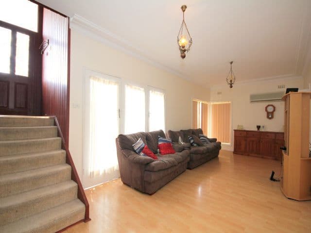 8 Usher Crescent, SEFTON NSW 2162, Sefton - Thumbnail 2