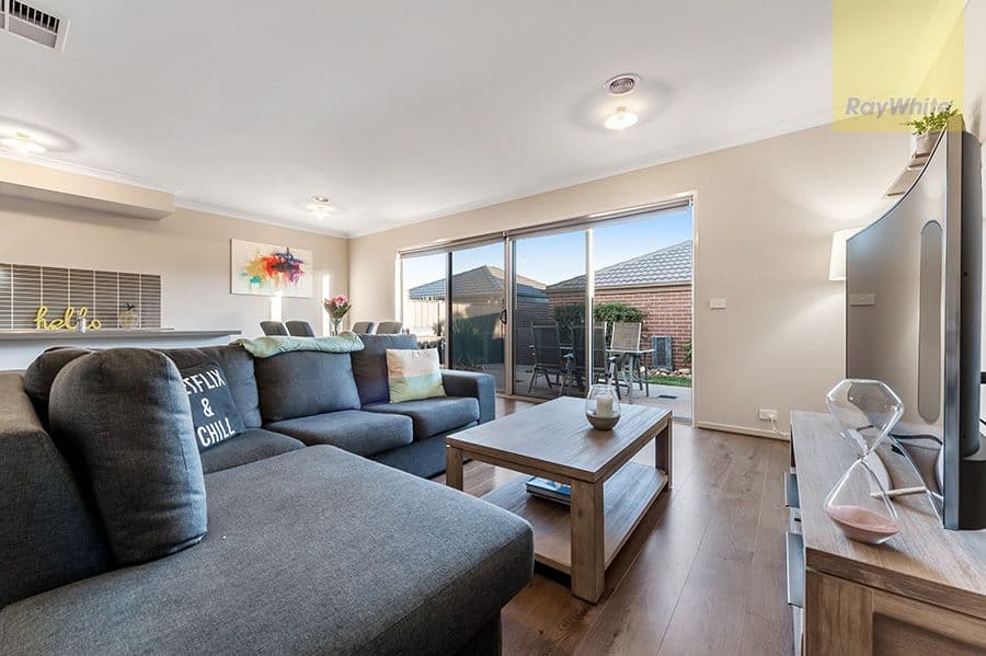 289 Brookfield Boulevard, Craigieburn VIC 3064, Craigieburn - Thumbnail 2