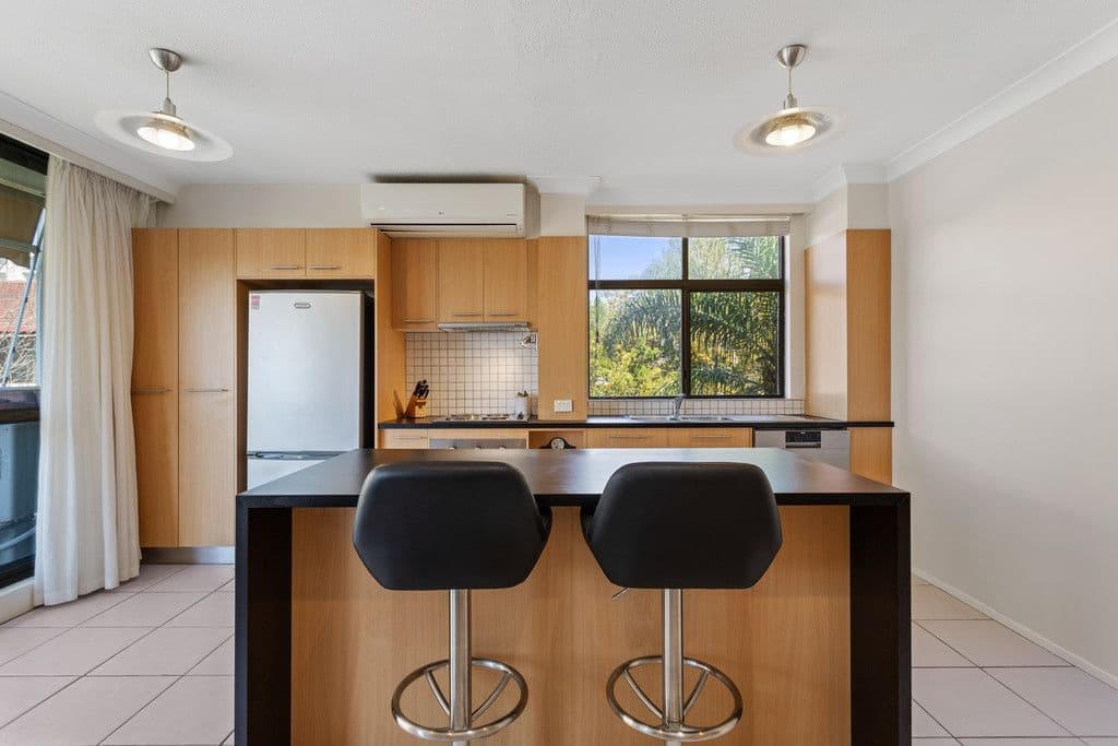 65 Bauer Street, Southport QLD 4215, Southport - Thumbnail 2