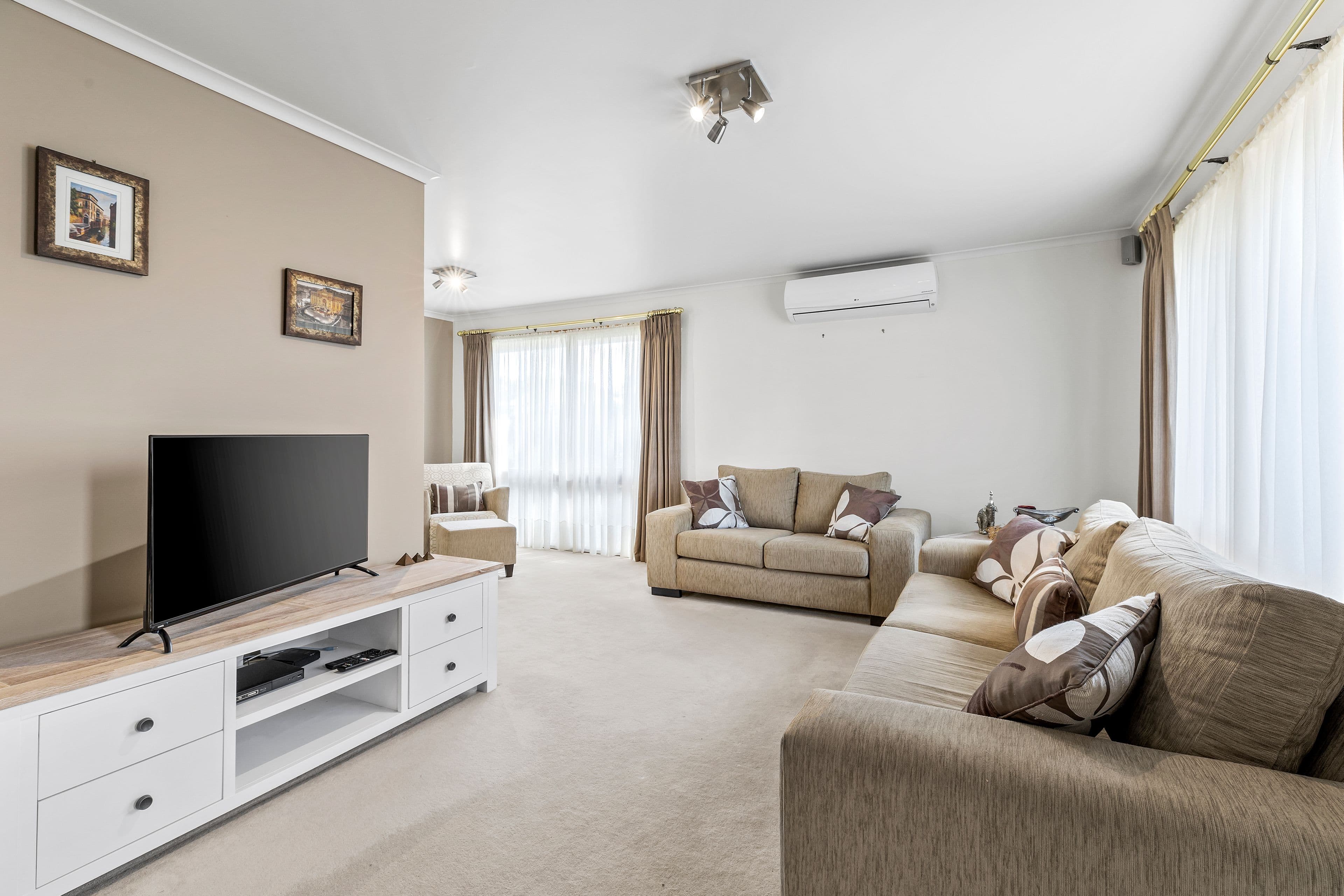 24 Notre Dame Drive, Sunbury VIC 3429, Sunbury - Thumbnail 2