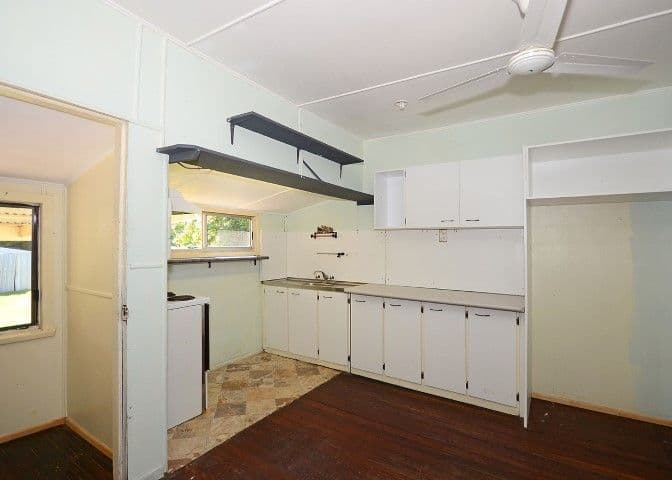4 Coral Street, URANGAN QLD 4655, Urangan - Thumbnail 2