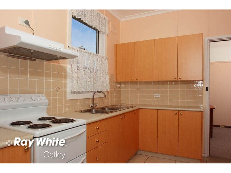 12 Hugh Avenue, PEAKHURST NSW 2210, Peakhurst - Thumbnail 2