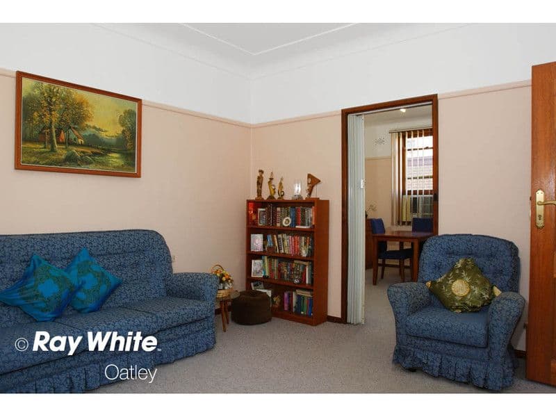 12 Hugh Avenue, PEAKHURST NSW 2210, Peakhurst - Thumbnail 3