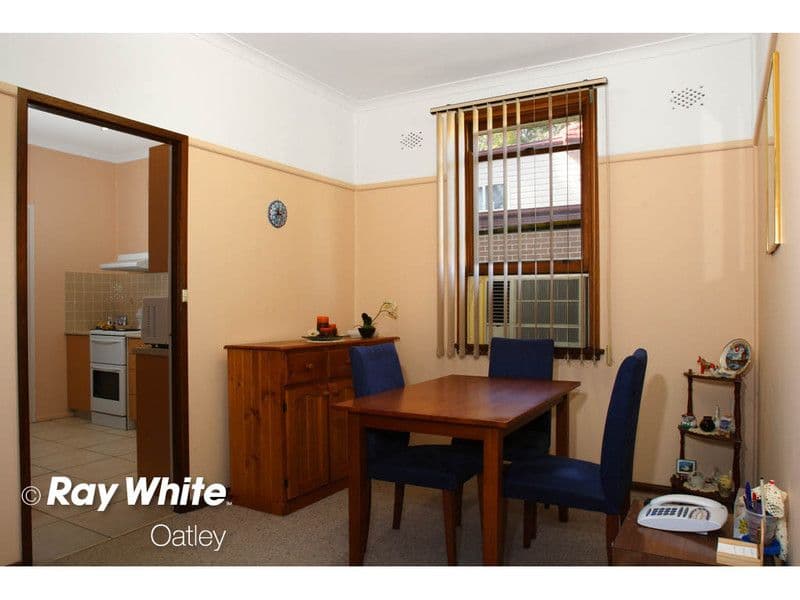 12 Hugh Avenue, PEAKHURST NSW 2210, Peakhurst - Thumbnail 4