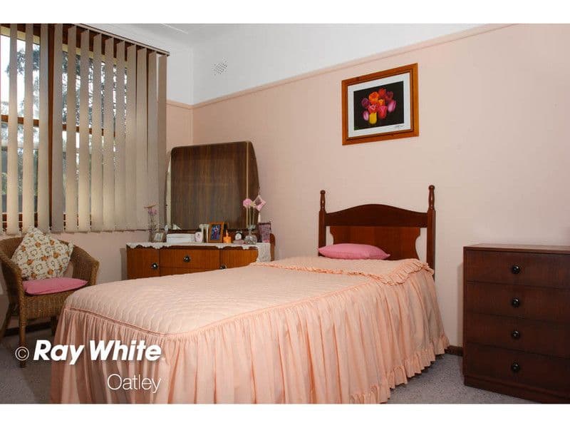 12 Hugh Avenue, PEAKHURST NSW 2210, Peakhurst - Thumbnail 6