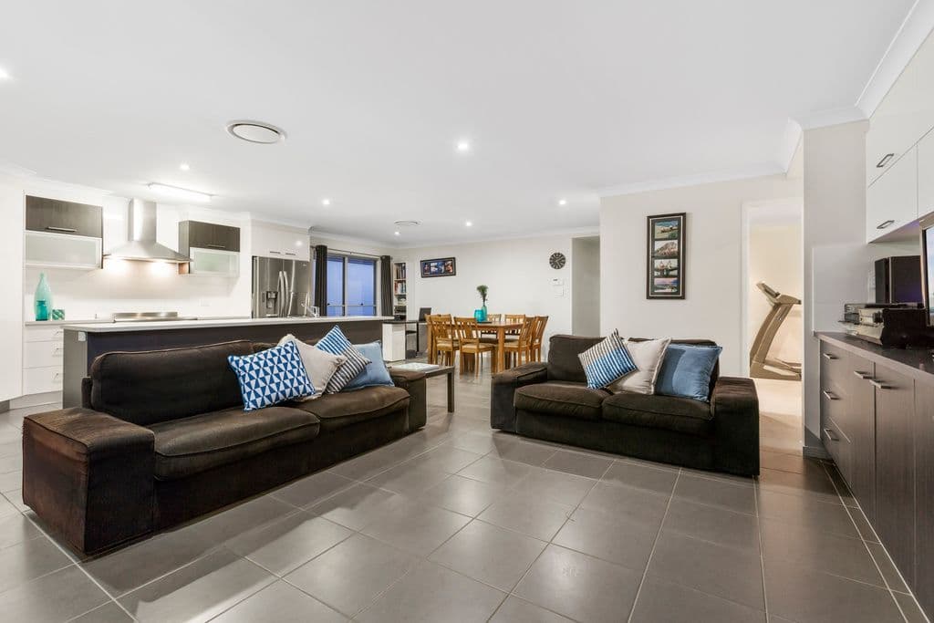 73 Taylor Place, Mackenzie QLD 4156, Mackenzie - Thumbnail 3