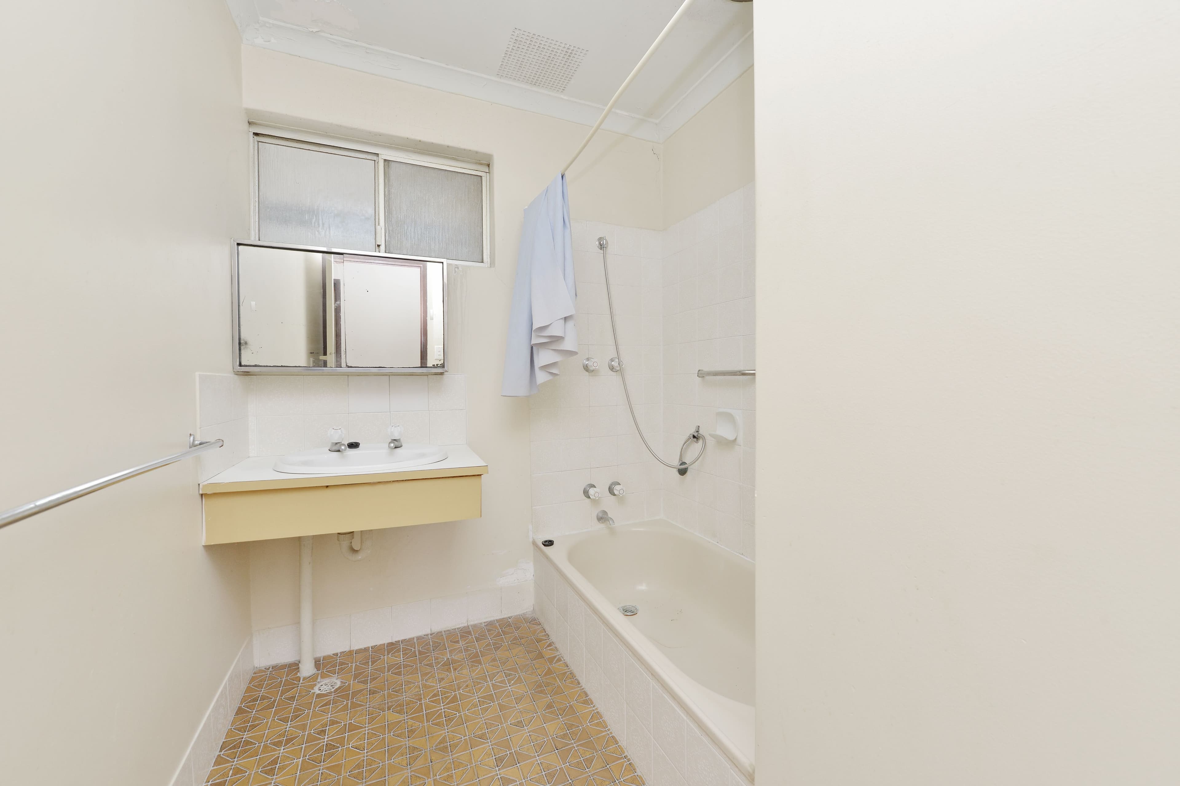 1 Bass Close, East Cannington WA 6107, East Cannington - Thumbnail 3