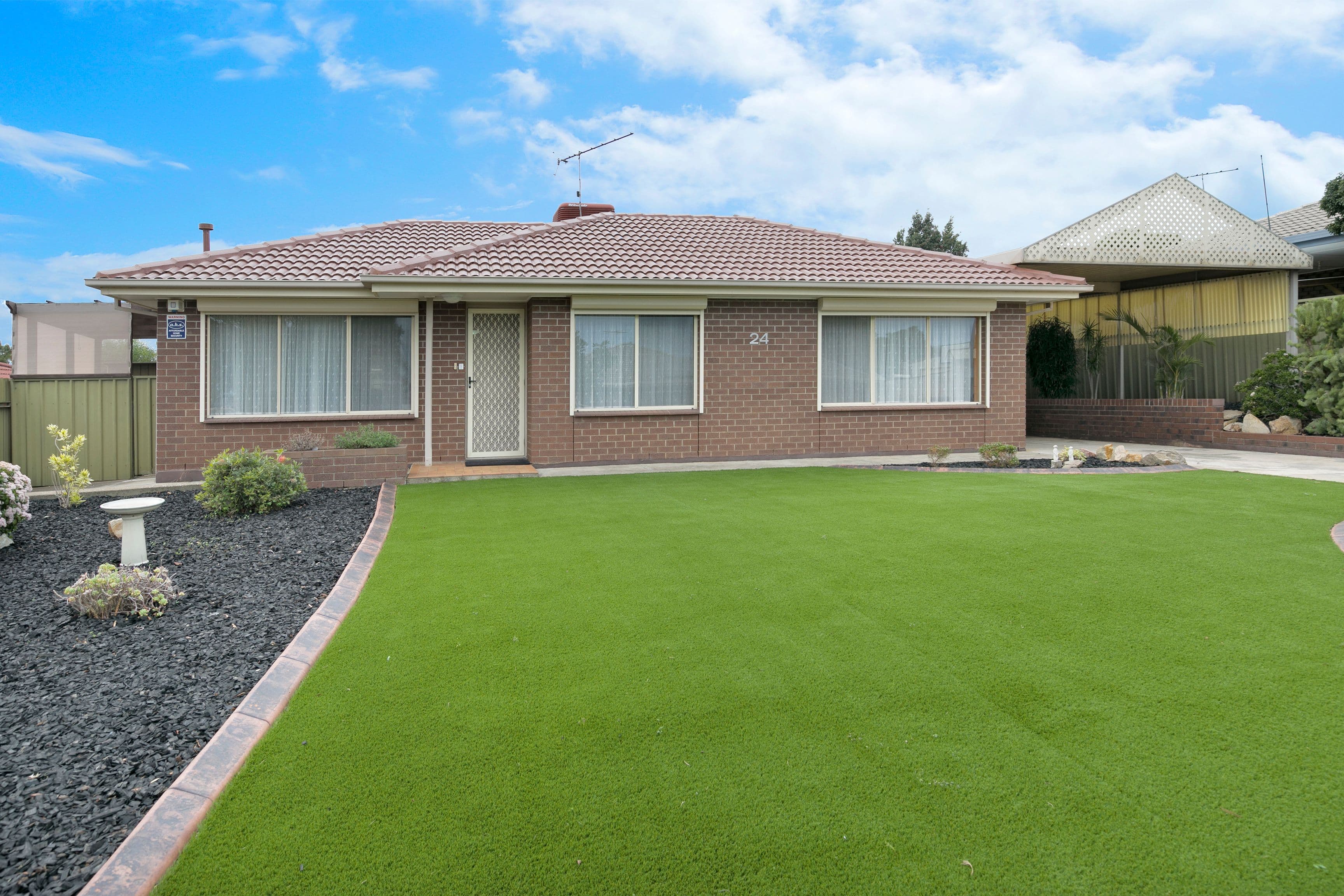 24 Priory Road, Gulfview Heights SA 5096, Gulfview Heights - Thumbnail 2