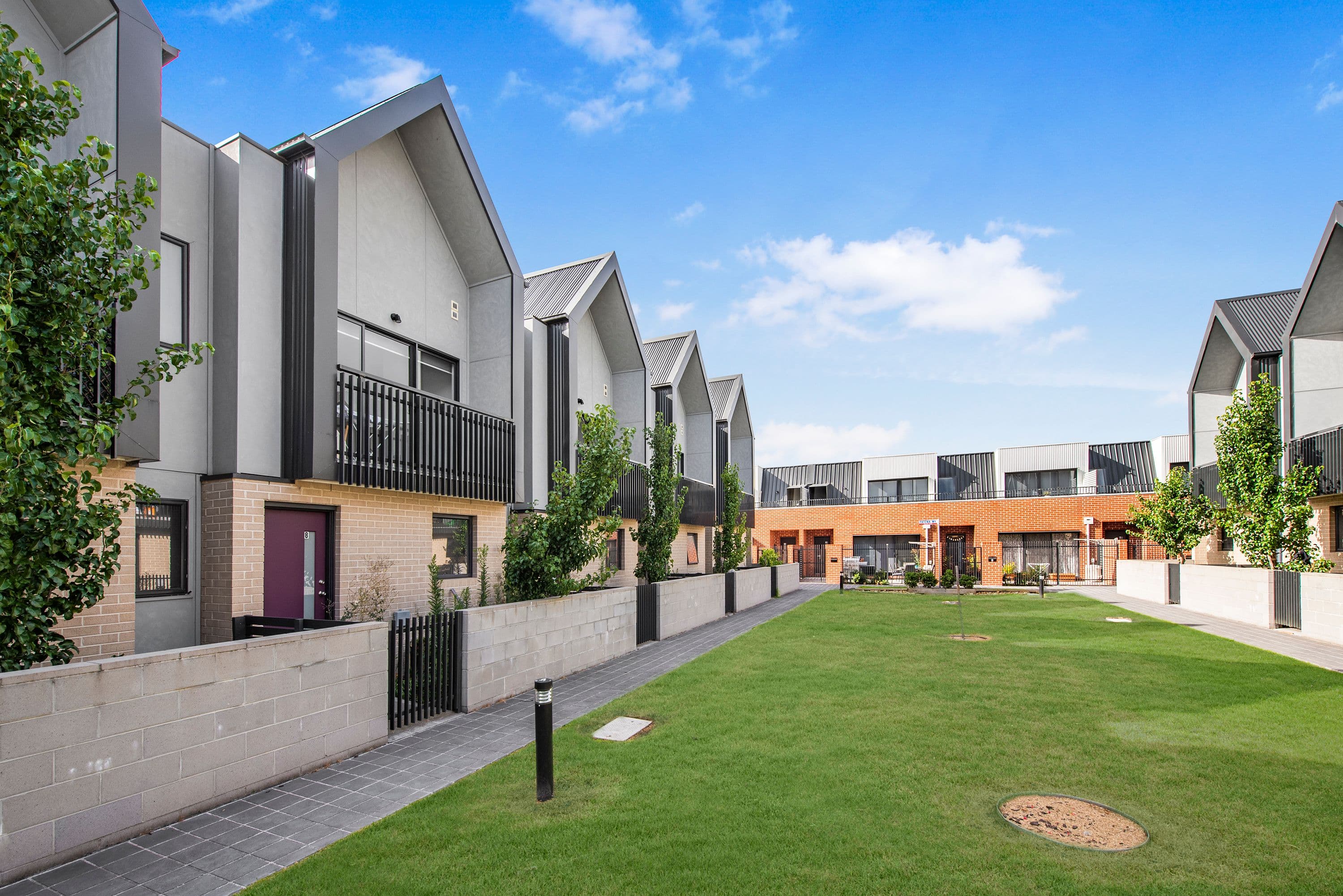 8 Ripplebrook Walk, Pakenham VIC 3810, Pakenham - Thumbnail 2