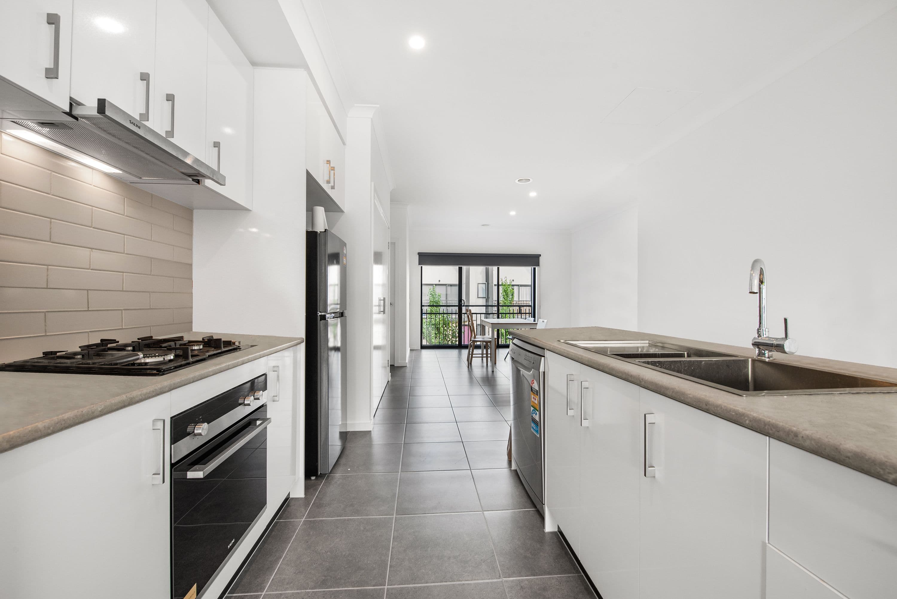 8 Ripplebrook Walk, Pakenham VIC 3810, Pakenham - Thumbnail 3