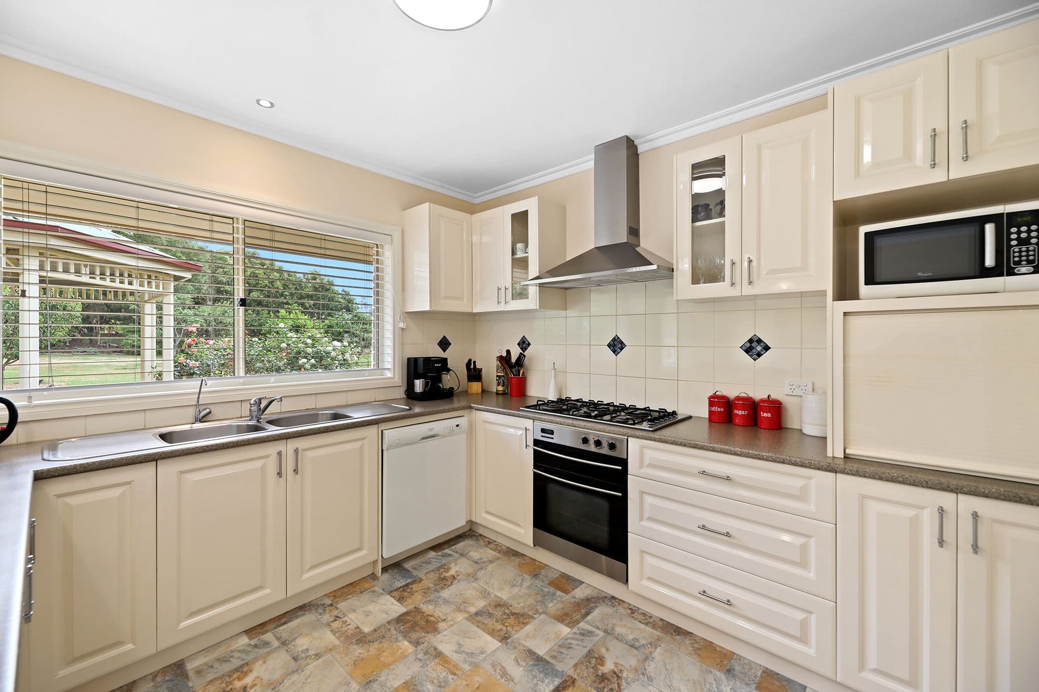 11 Silky Oak Court, Garfield VIC 3814, Garfield - Thumbnail 2