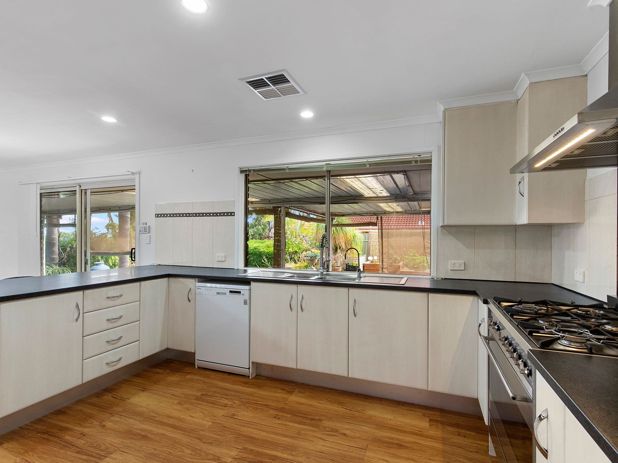 16 Winham Avenue, Old Reynella SA 5161, Old Reynella - Thumbnail 3