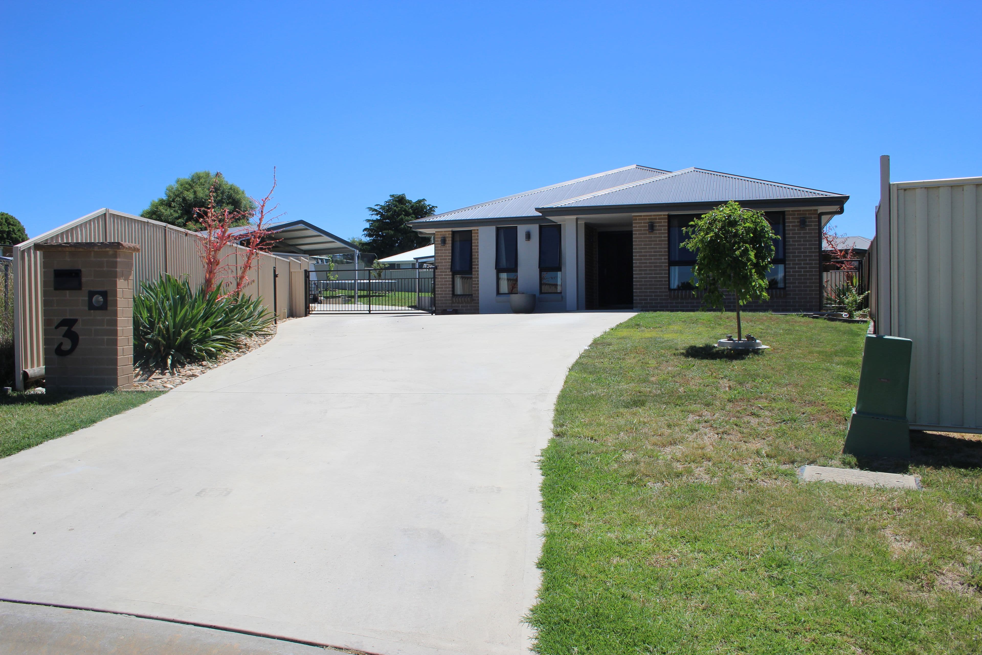 3 Peters Place, Blayney - Image 1