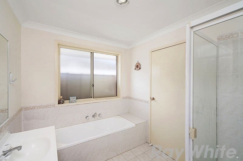 12 Hamlyn Road, Hamlyn Terrace - Thumbnail 2