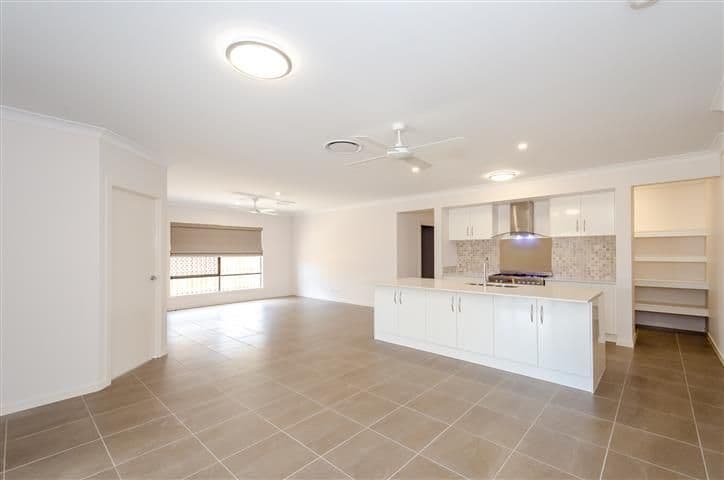 8 Winpara Drive, Kirkwood QLD 4680, Kirkwood - Thumbnail 2