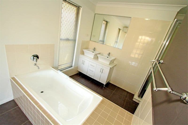 4 Laird Avenue, NORMAN GARDENS QLD 4701, Norman Gardens - Thumbnail 5