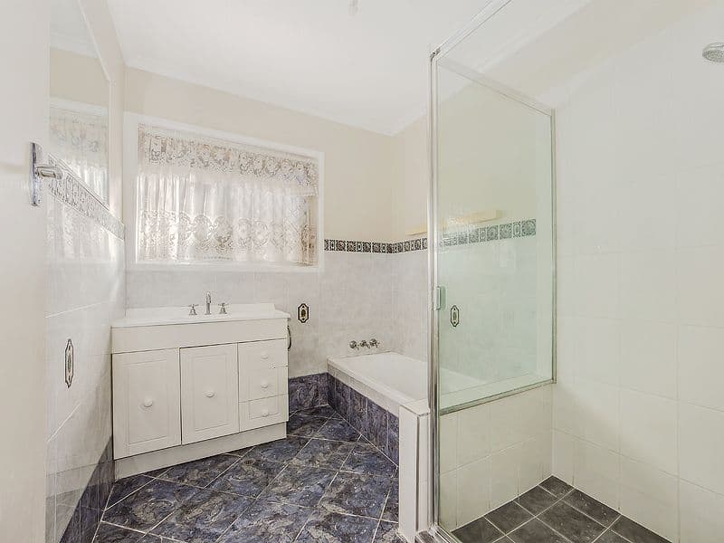 42 Buffalo Street, RIVERHILLS QLD 4074, Riverhills - Thumbnail 5