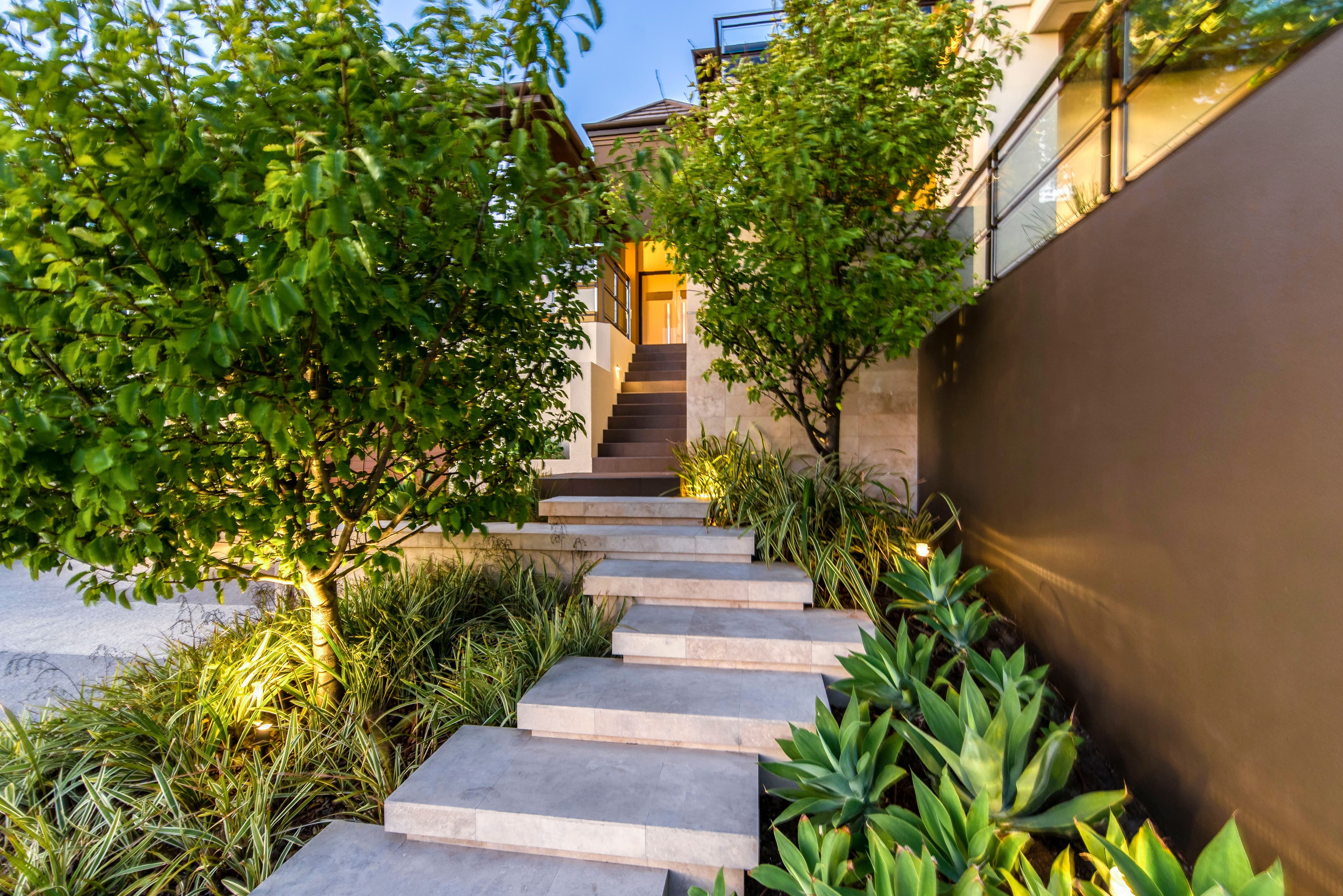 25 Robin Avenue, Sorrento WA 6020, Sorrento - Thumbnail 2