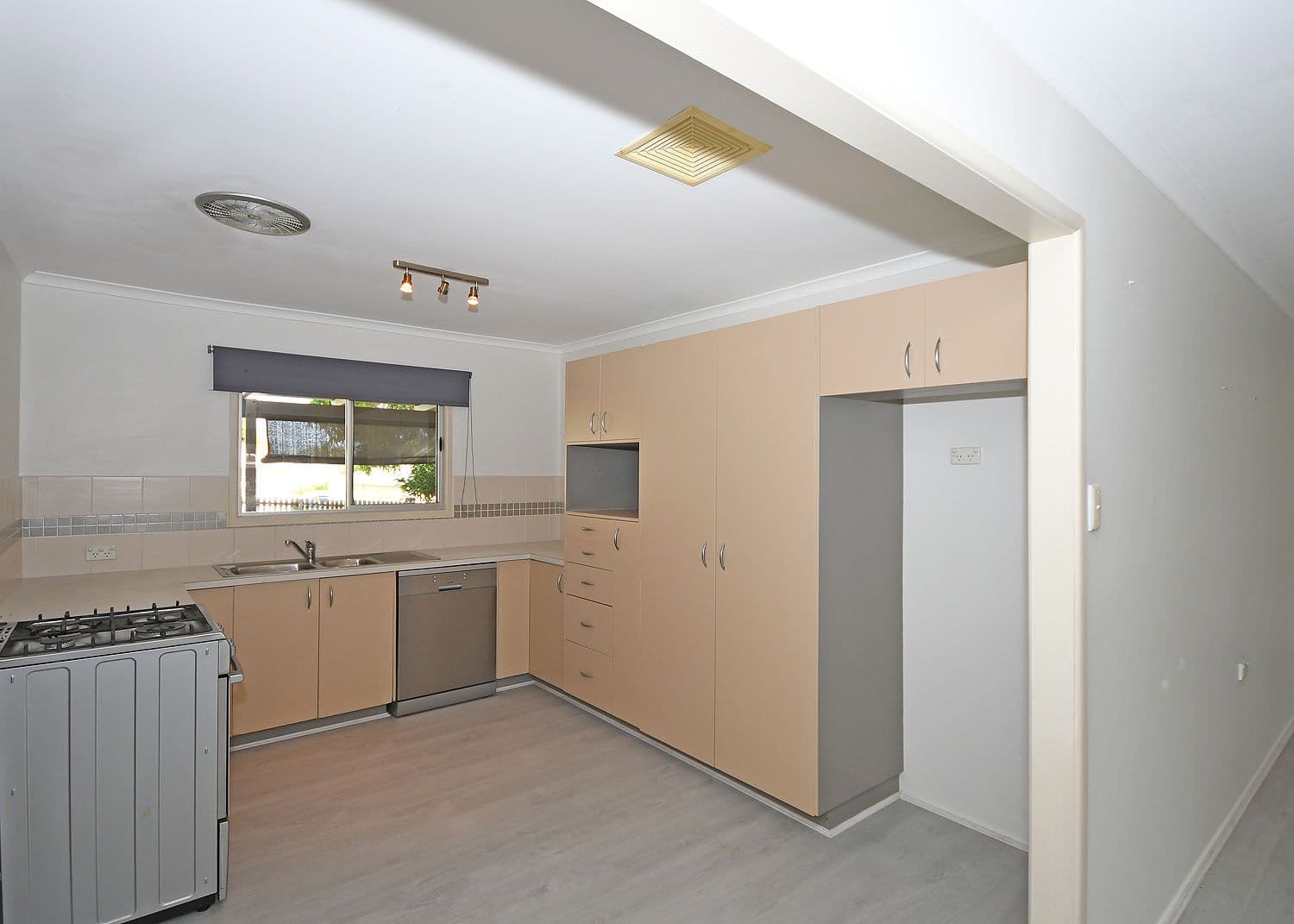 4 Beckwith Street, Torquay QLD 4655, Torquay - Thumbnail 3